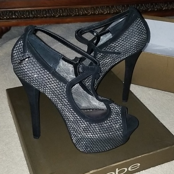 Shoes - Picture 2 of 4